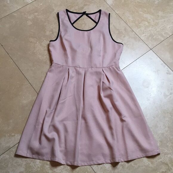 💕New cute pink dress💕  - Picture 2 of 3